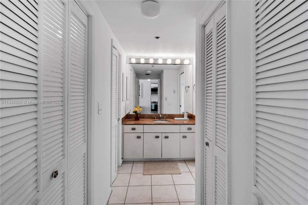 Recently Sold: $480,000 (0 beds, 1 baths, 717 Square Feet)