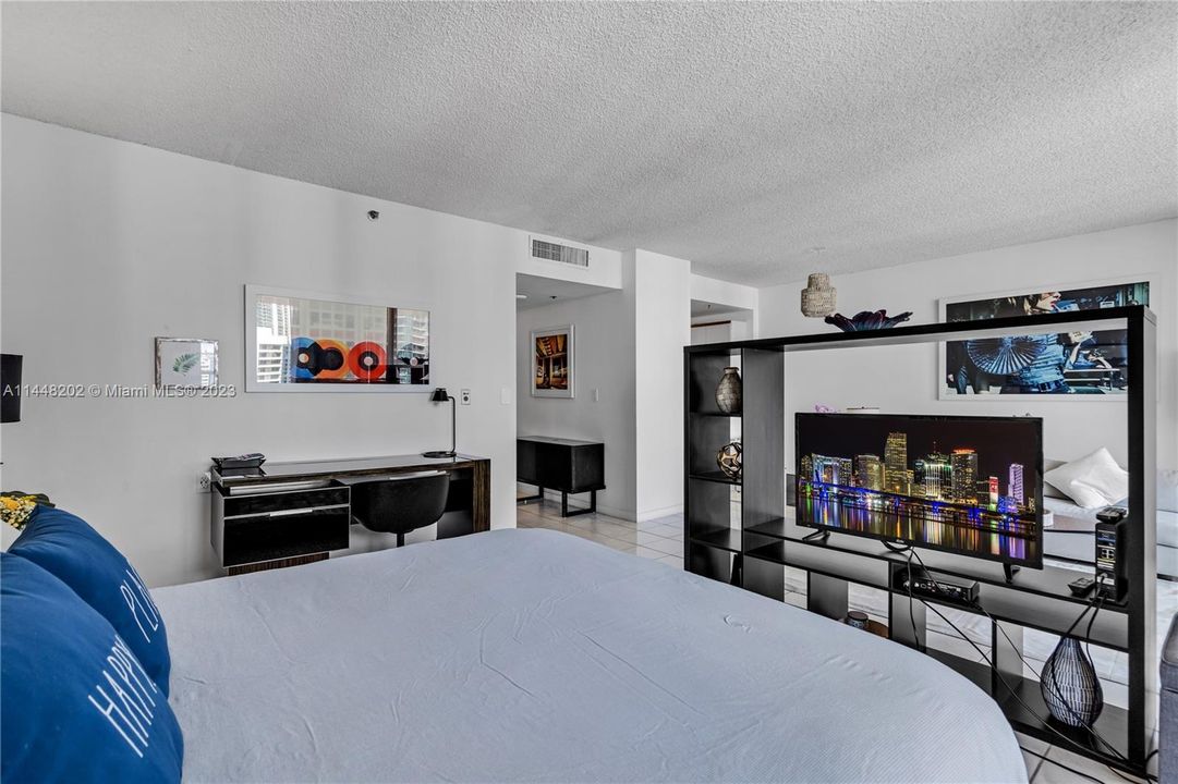 Recently Sold: $480,000 (0 beds, 1 baths, 717 Square Feet)