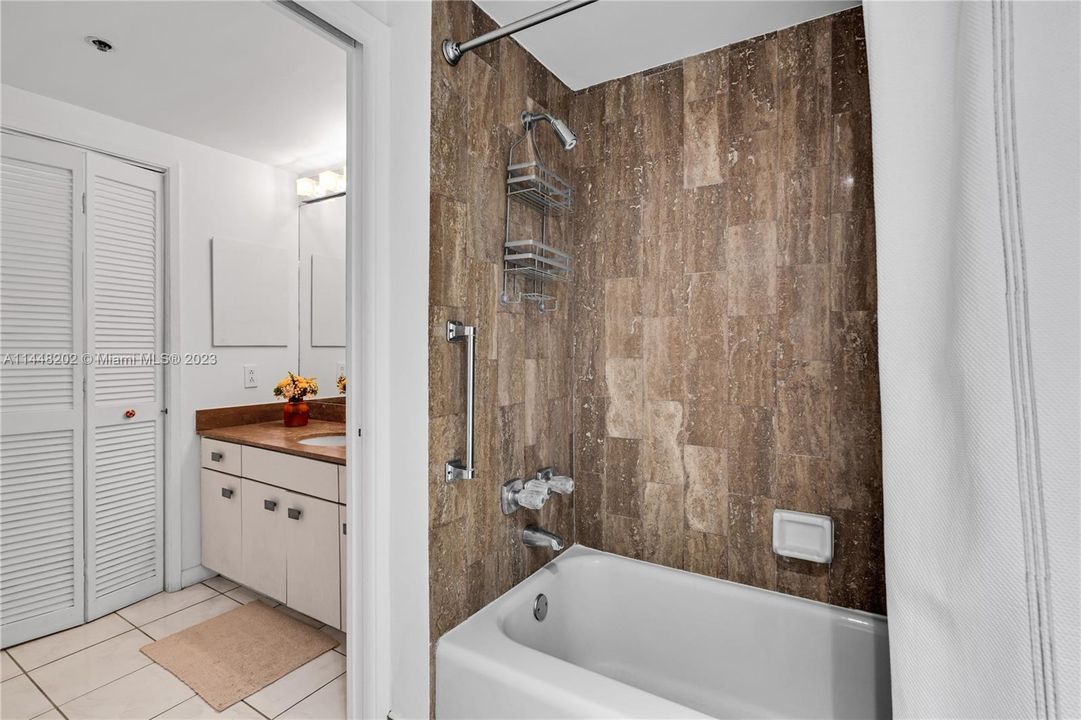 Recently Sold: $480,000 (0 beds, 1 baths, 717 Square Feet)