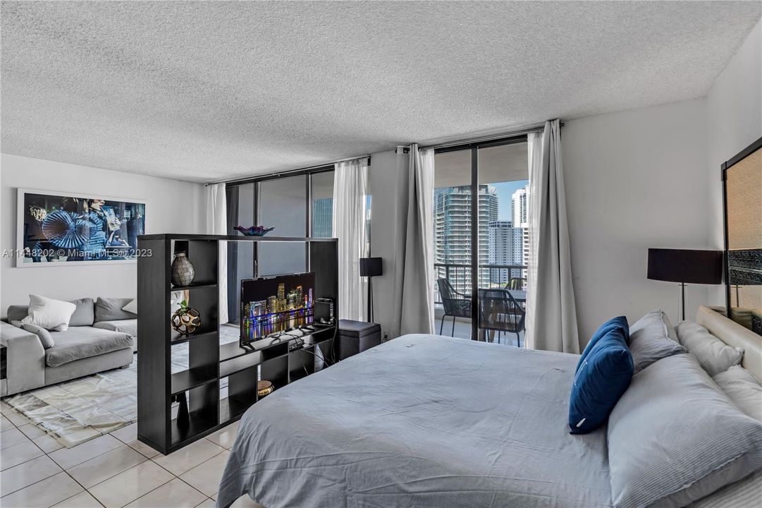 Recently Sold: $480,000 (0 beds, 1 baths, 717 Square Feet)