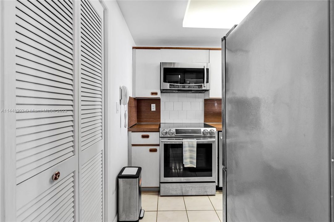 Recently Sold: $480,000 (0 beds, 1 baths, 717 Square Feet)