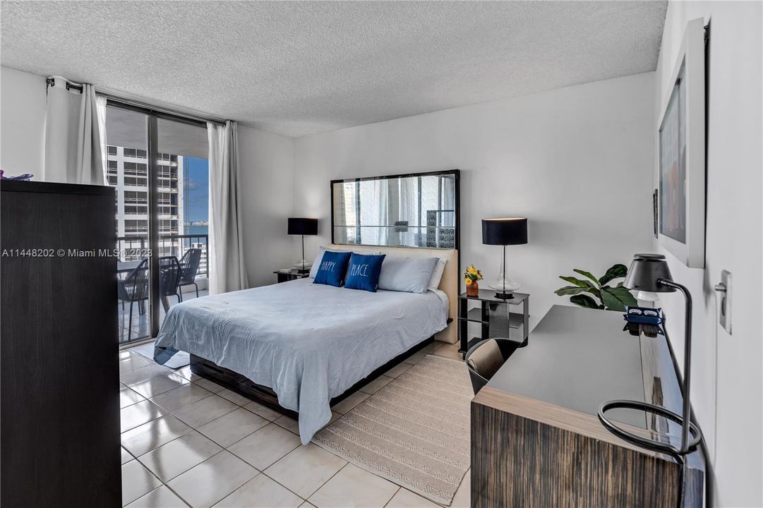 Recently Sold: $480,000 (0 beds, 1 baths, 717 Square Feet)