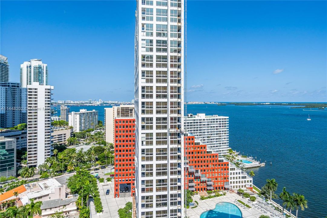 Recently Sold: $480,000 (0 beds, 1 baths, 717 Square Feet)