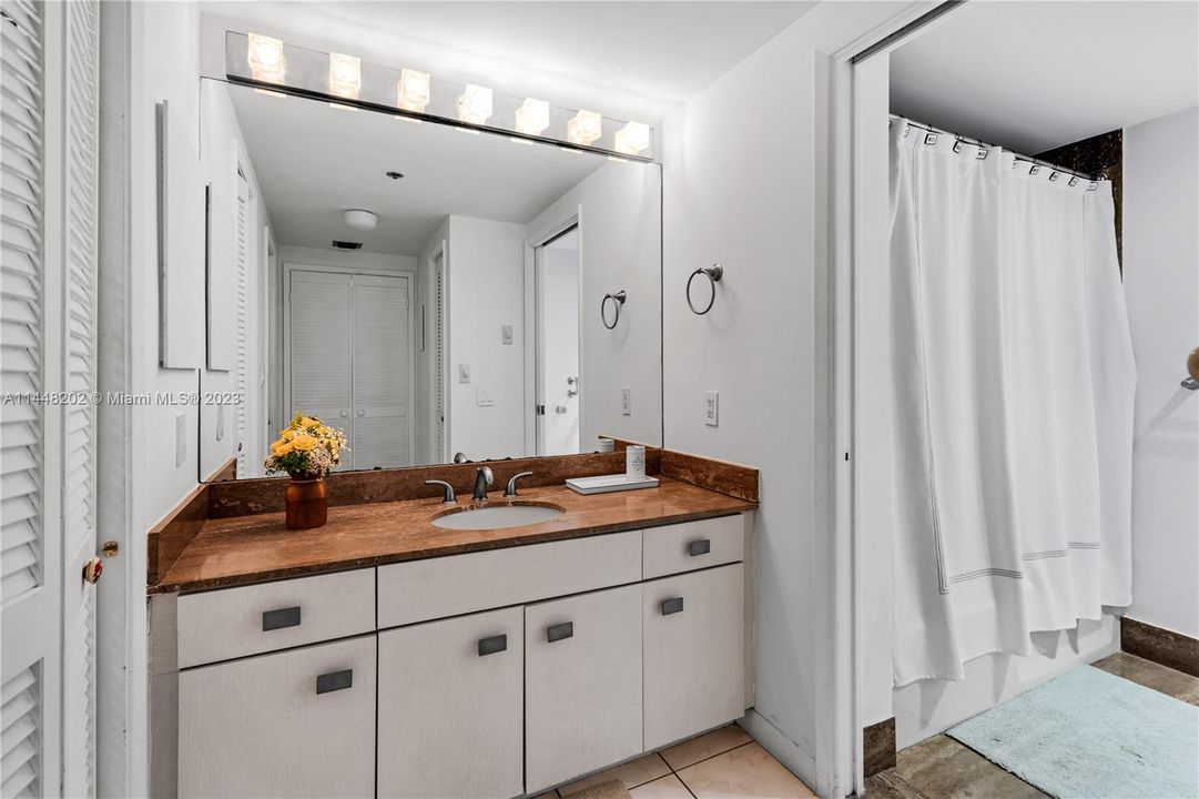 Recently Sold: $480,000 (0 beds, 1 baths, 717 Square Feet)