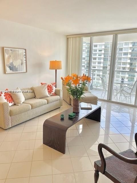 Recently Sold: $490,000 (2 beds, 2 baths, 1190 Square Feet)