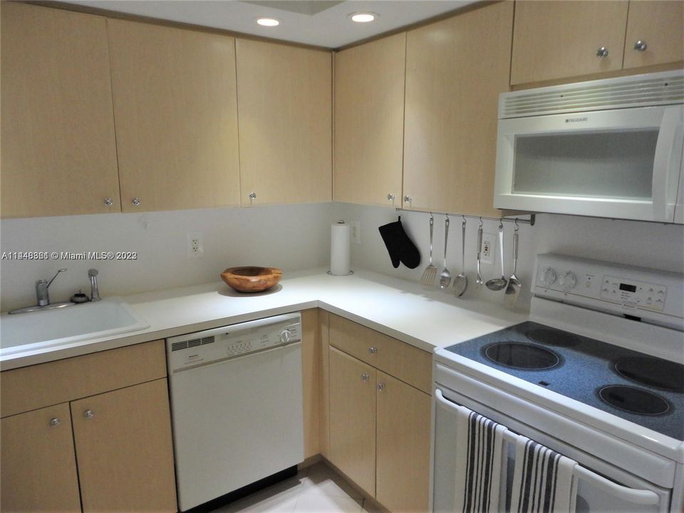 Recently Sold: $490,000 (2 beds, 2 baths, 1190 Square Feet)