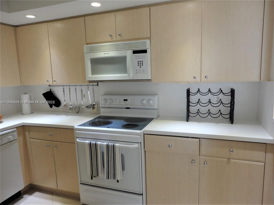 Recently Sold: $490,000 (2 beds, 2 baths, 1190 Square Feet)