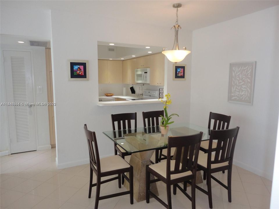 Recently Sold: $490,000 (2 beds, 2 baths, 1190 Square Feet)