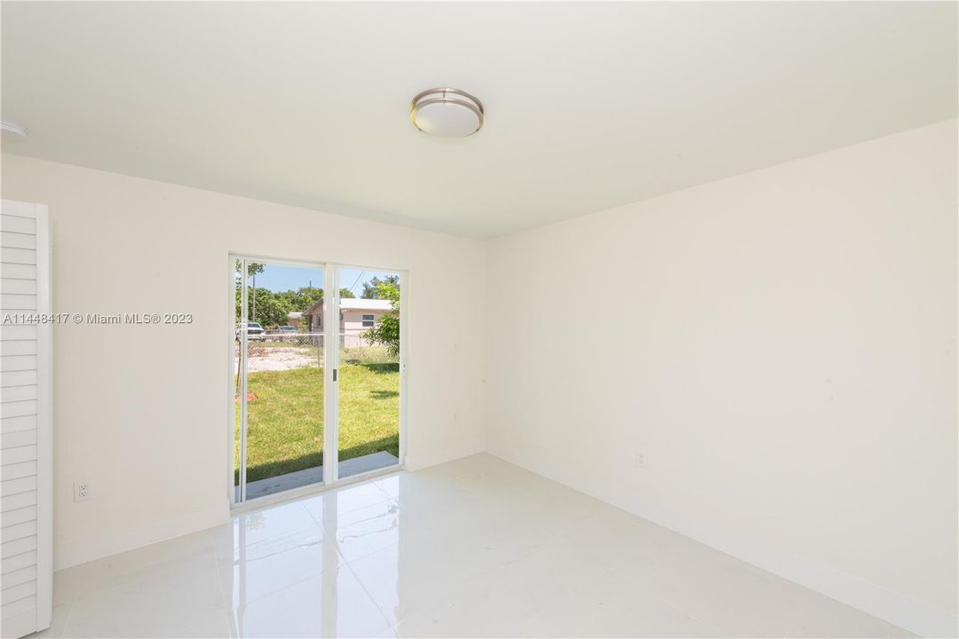 Recently Sold: $549,000 (4 beds, 2 baths, 1454 Square Feet)