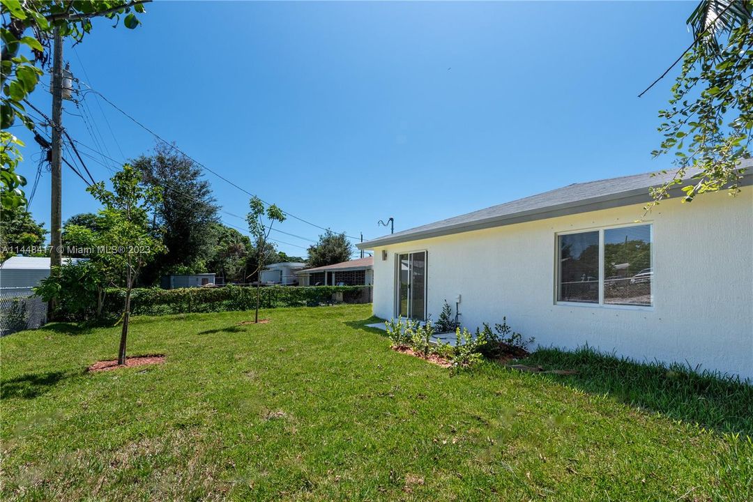 Recently Sold: $549,000 (4 beds, 2 baths, 1454 Square Feet)