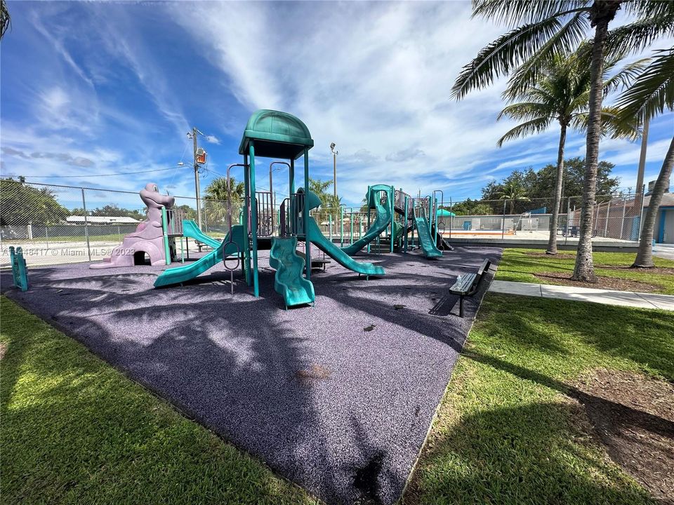 Recently Sold: $549,000 (4 beds, 2 baths, 1454 Square Feet)