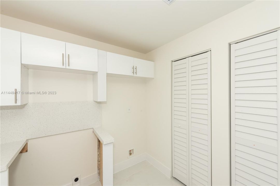 Recently Sold: $549,000 (4 beds, 2 baths, 1454 Square Feet)