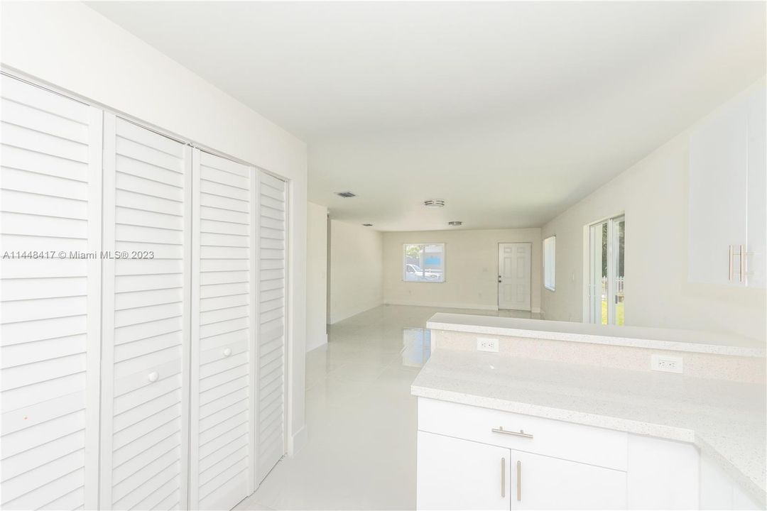 Recently Sold: $549,000 (4 beds, 2 baths, 1454 Square Feet)