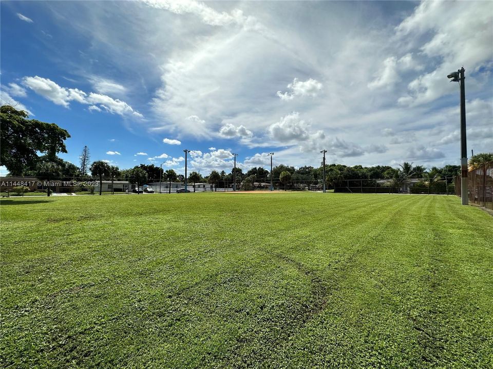 Recently Sold: $549,000 (4 beds, 2 baths, 1454 Square Feet)