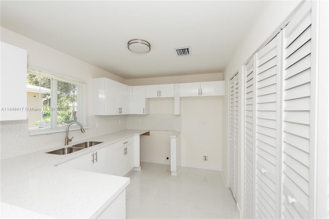 Recently Sold: $549,000 (4 beds, 2 baths, 1454 Square Feet)