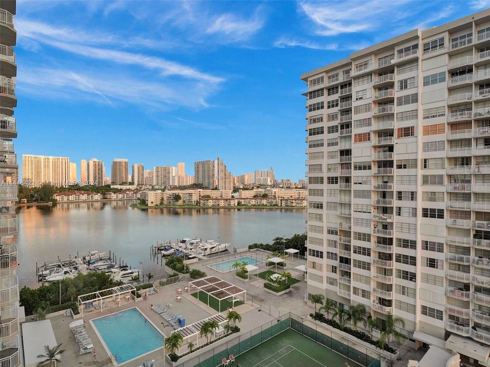 Recently Sold: $225,000 (1 beds, 1 baths, 1005 Square Feet)