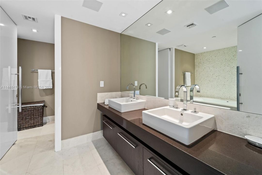 Недавно продано: $3,600,000 (4 спален, 4 ванн, 2485 Квадратных фут)