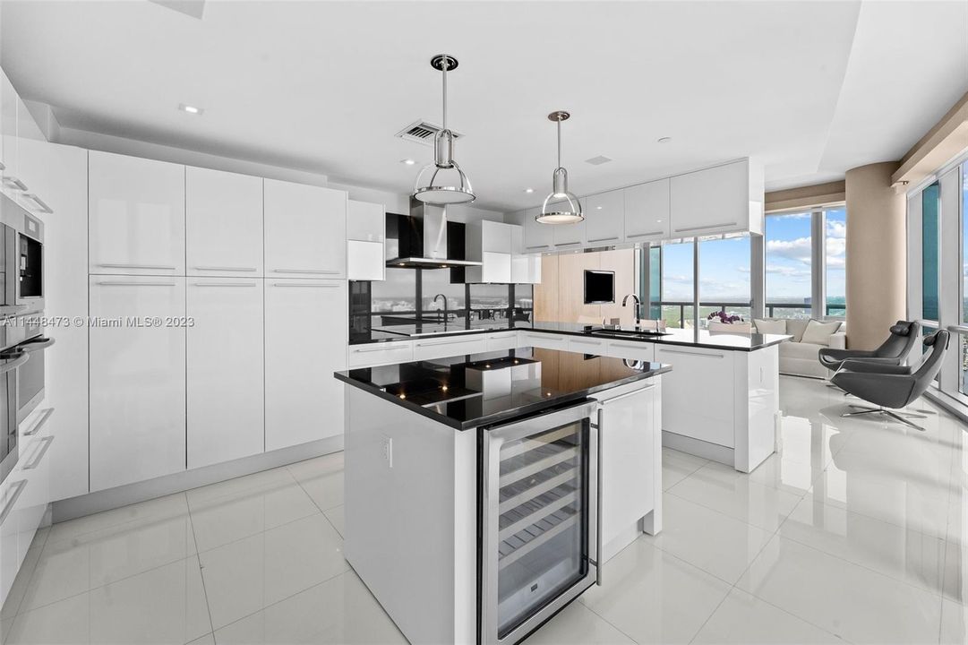 Недавно продано: $3,600,000 (4 спален, 4 ванн, 2485 Квадратных фут)