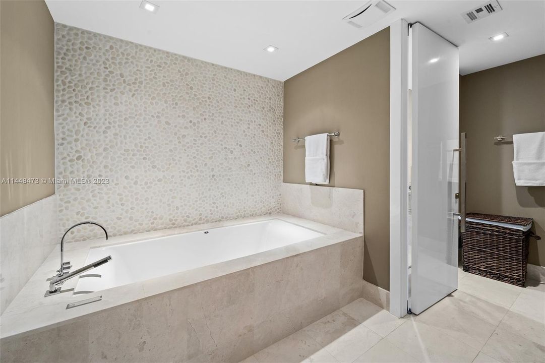 Недавно продано: $3,600,000 (4 спален, 4 ванн, 2485 Квадратных фут)