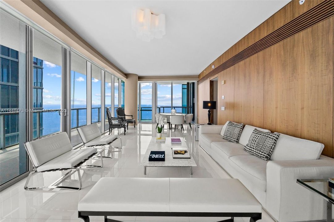 Недавно продано: $3,600,000 (4 спален, 4 ванн, 2485 Квадратных фут)