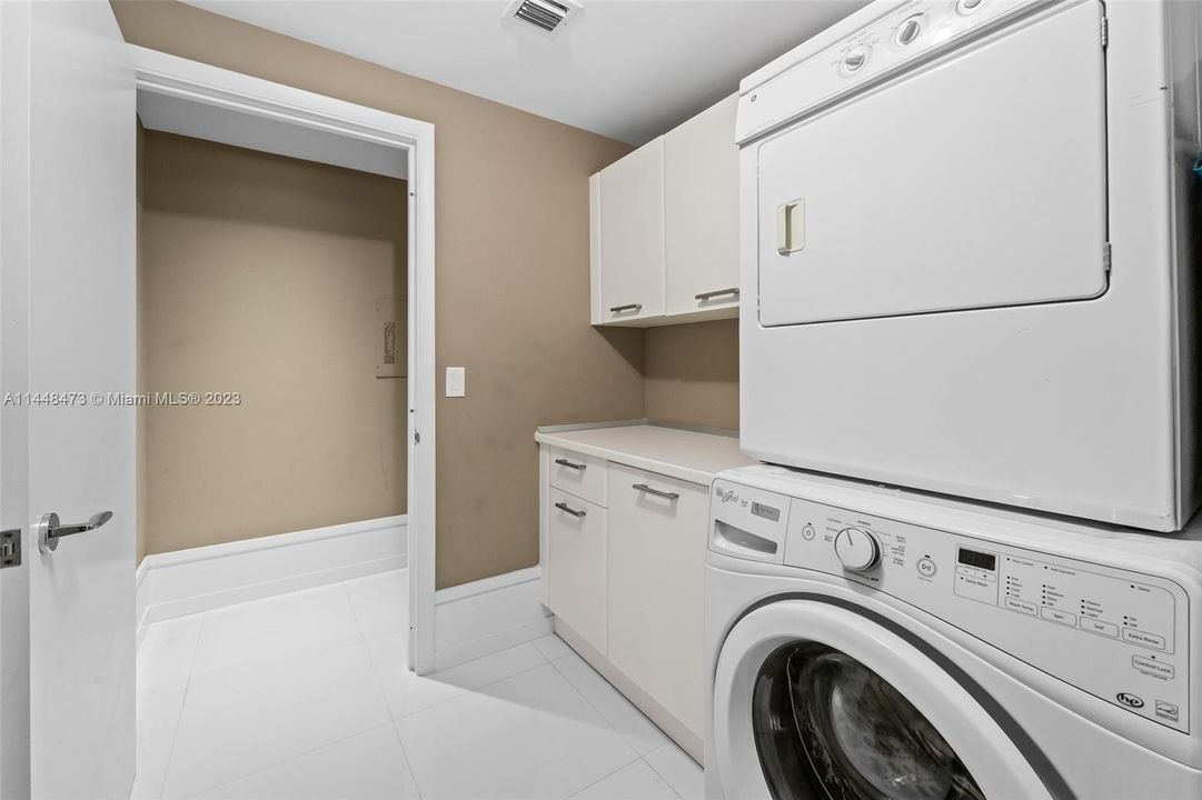 Недавно продано: $3,600,000 (4 спален, 4 ванн, 2485 Квадратных фут)