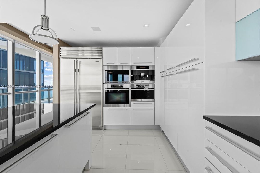 Недавно продано: $3,600,000 (4 спален, 4 ванн, 2485 Квадратных фут)