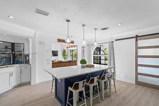 Recently Sold: $1,115,000 (3 beds, 2 baths, 1858 Square Feet)