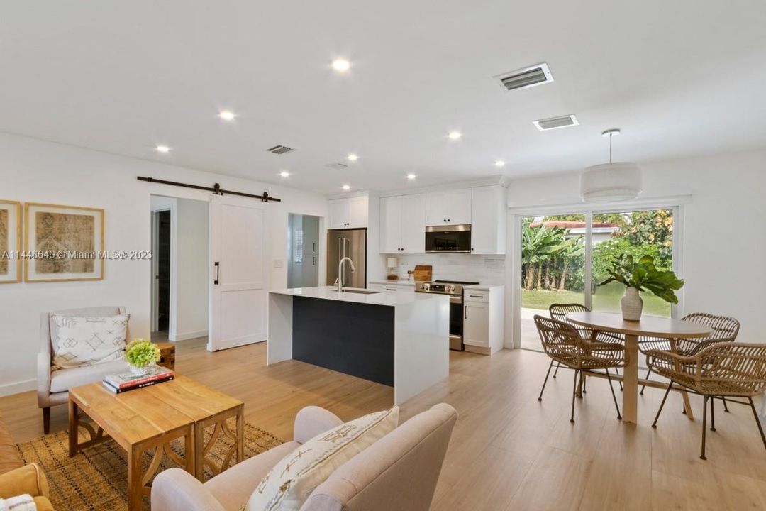 最近售出: $925,000 (3 贝兹, 2 浴室, 1149 平方英尺)