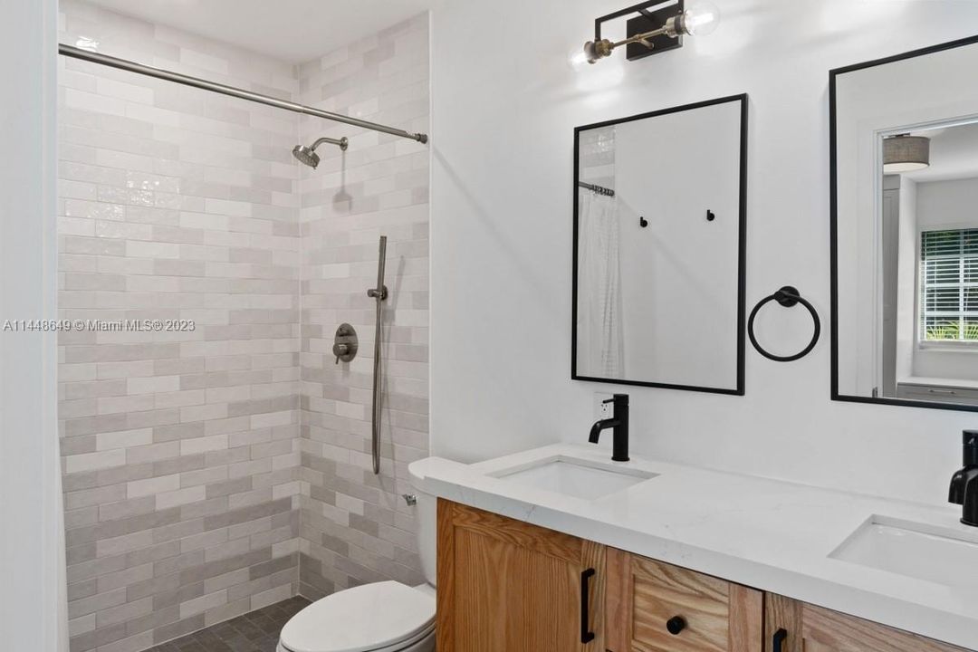 最近售出: $925,000 (3 贝兹, 2 浴室, 1149 平方英尺)