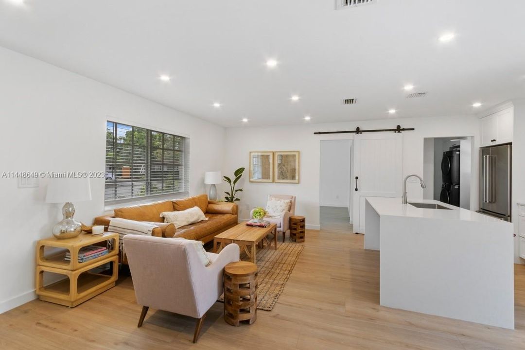 最近售出: $925,000 (3 贝兹, 2 浴室, 1149 平方英尺)