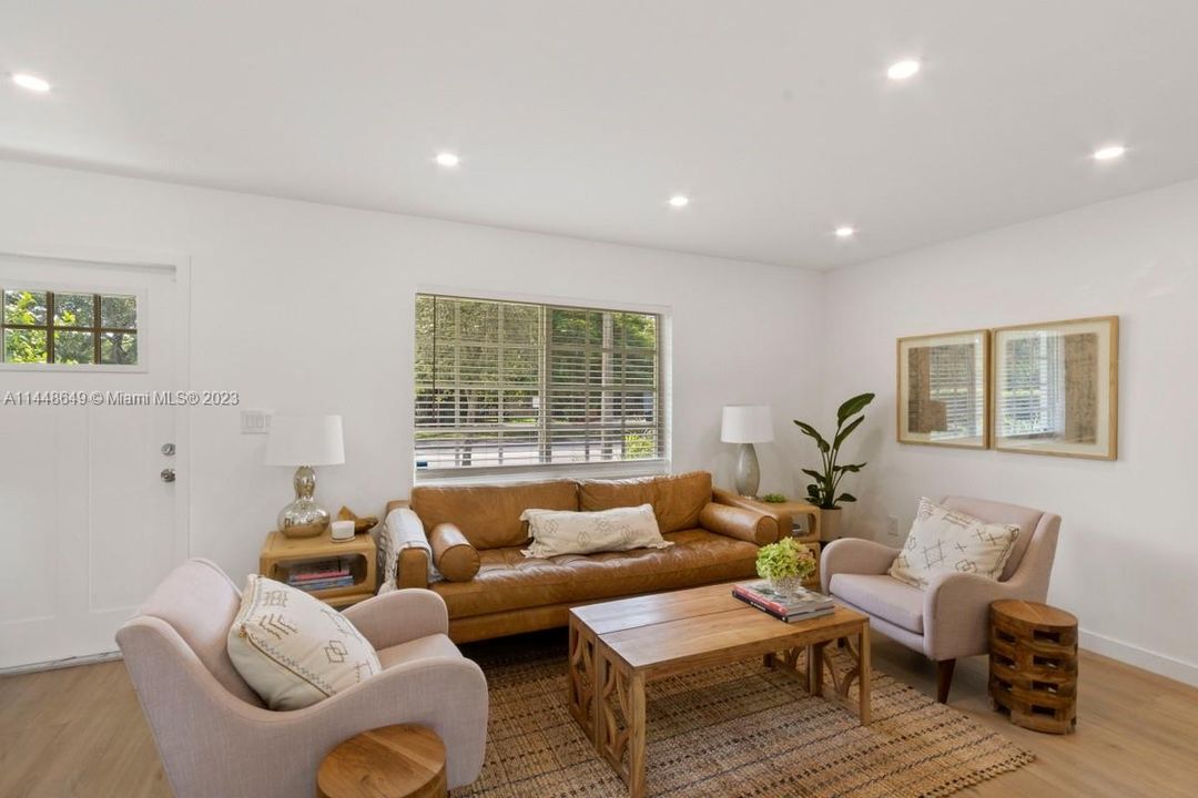 最近售出: $925,000 (3 贝兹, 2 浴室, 1149 平方英尺)