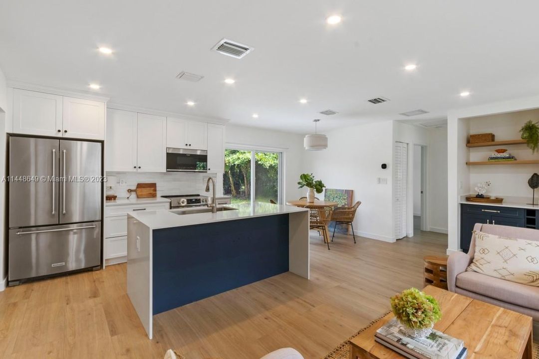 最近售出: $925,000 (3 贝兹, 2 浴室, 1149 平方英尺)