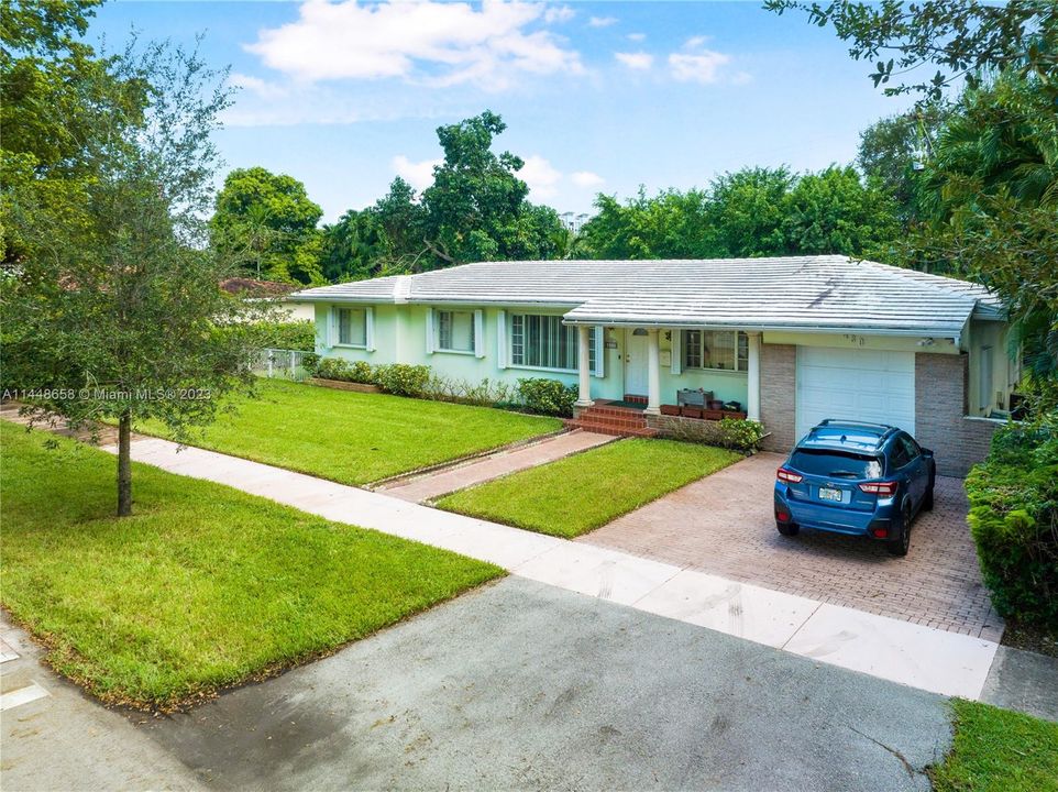 最近售出: $1,500,000 (3 贝兹, 2 浴室, 1484 平方英尺)