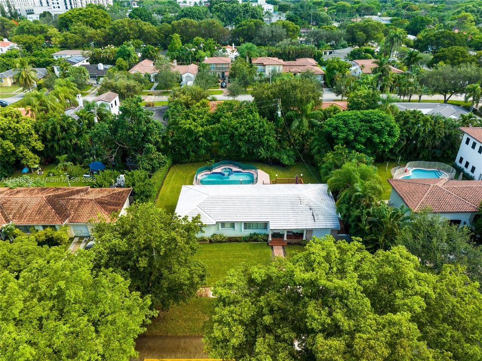 最近售出: $1,500,000 (3 贝兹, 2 浴室, 1484 平方英尺)