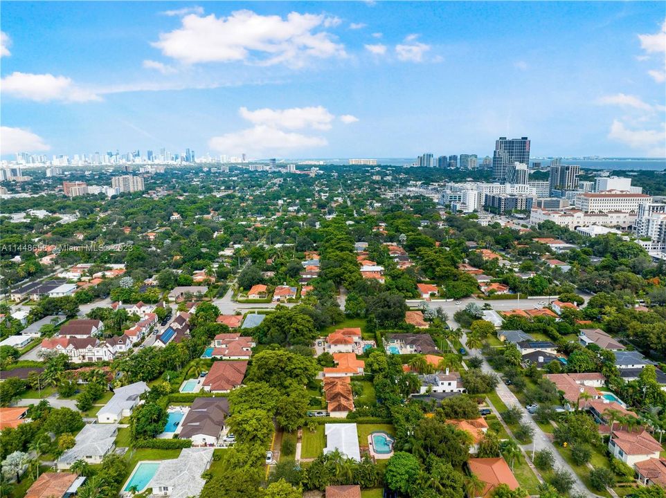 最近售出: $1,500,000 (3 贝兹, 2 浴室, 1484 平方英尺)