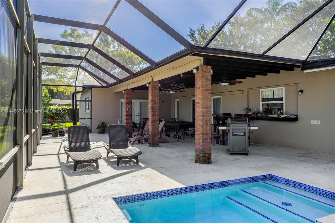 Недавно продано: $1,500,000 (4 спален, 2 ванн, 2127 Квадратных фут)