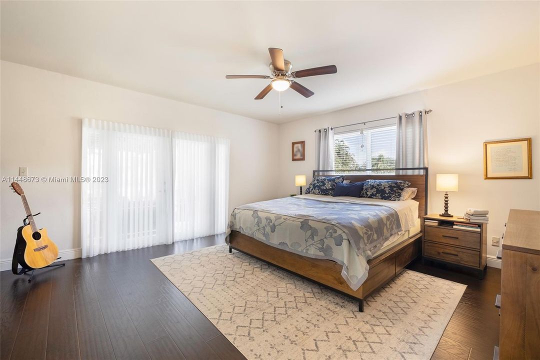 Недавно продано: $1,500,000 (4 спален, 2 ванн, 2127 Квадратных фут)