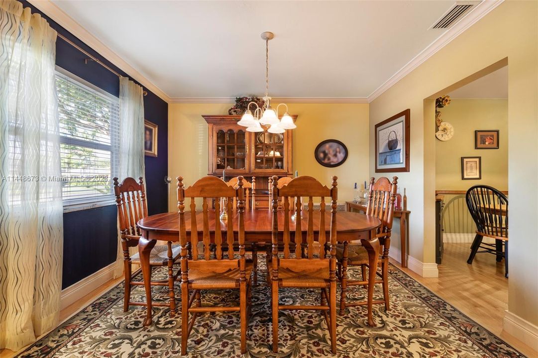 Недавно продано: $1,500,000 (4 спален, 2 ванн, 2127 Квадратных фут)