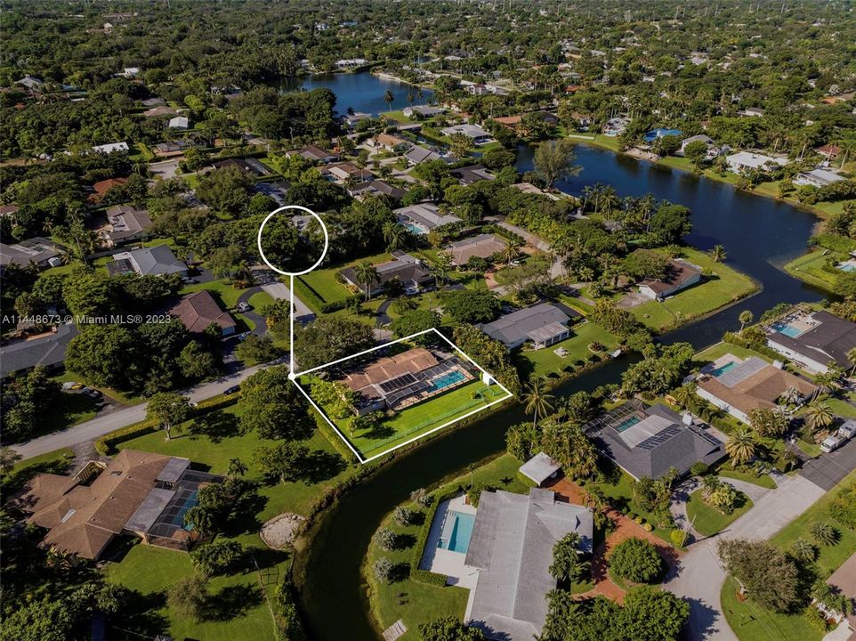 Недавно продано: $1,500,000 (4 спален, 2 ванн, 2127 Квадратных фут)