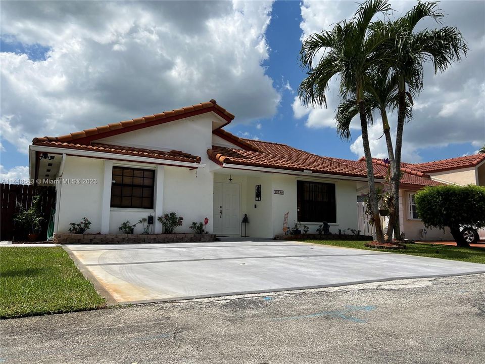 Recently Sold: $535,000 (4 beds, 2 baths, 1518 Square Feet)