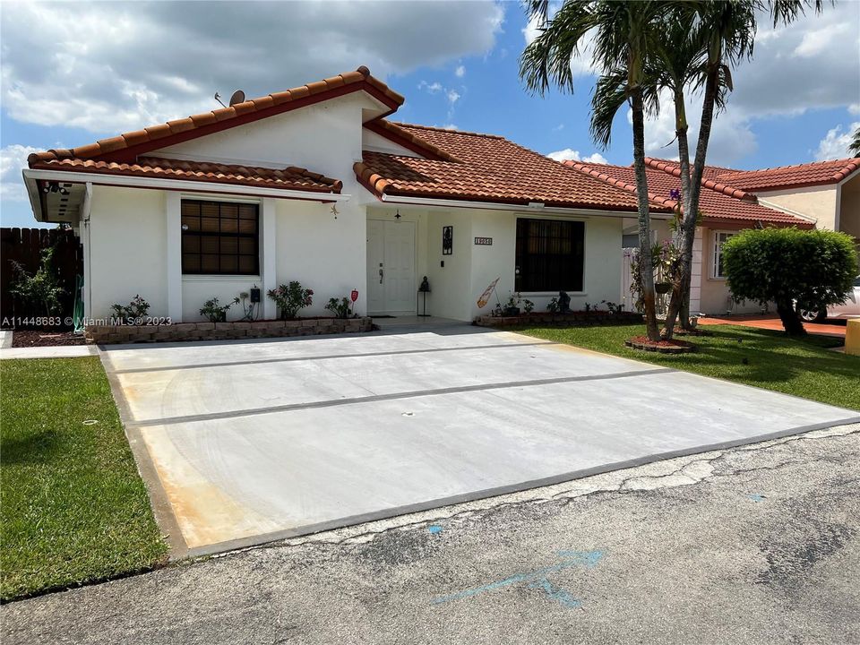Recently Sold: $535,000 (4 beds, 2 baths, 1518 Square Feet)