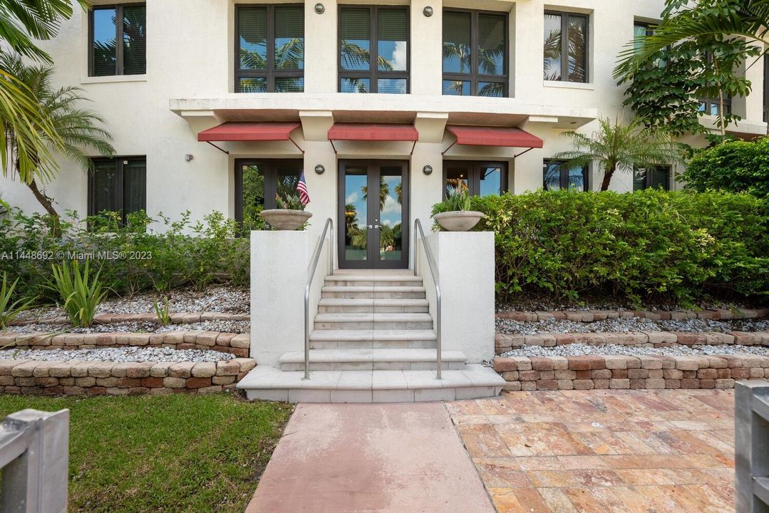 最近售出: $1,500,000 (2 贝兹, 2 浴室, 1775 平方英尺)