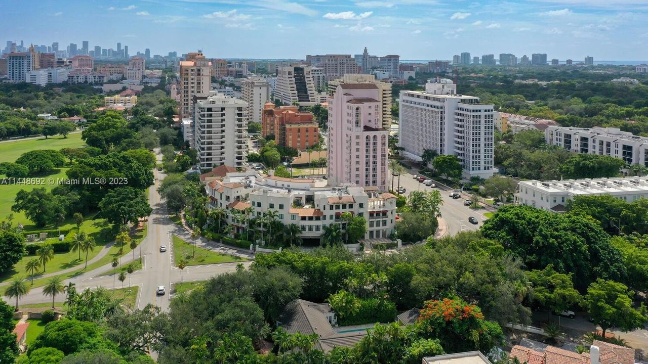 最近售出: $1,500,000 (2 贝兹, 2 浴室, 1775 平方英尺)