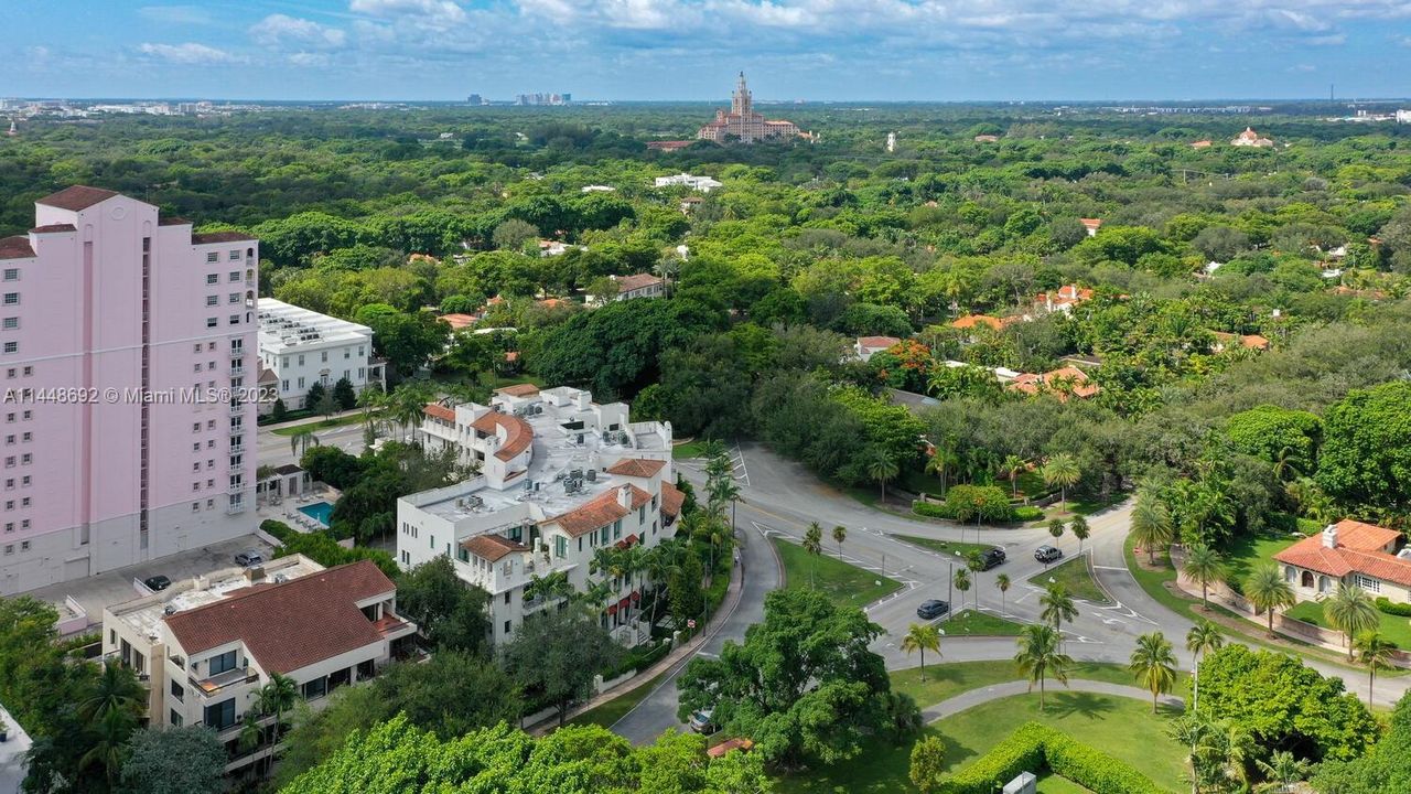 最近售出: $1,500,000 (2 贝兹, 2 浴室, 1775 平方英尺)