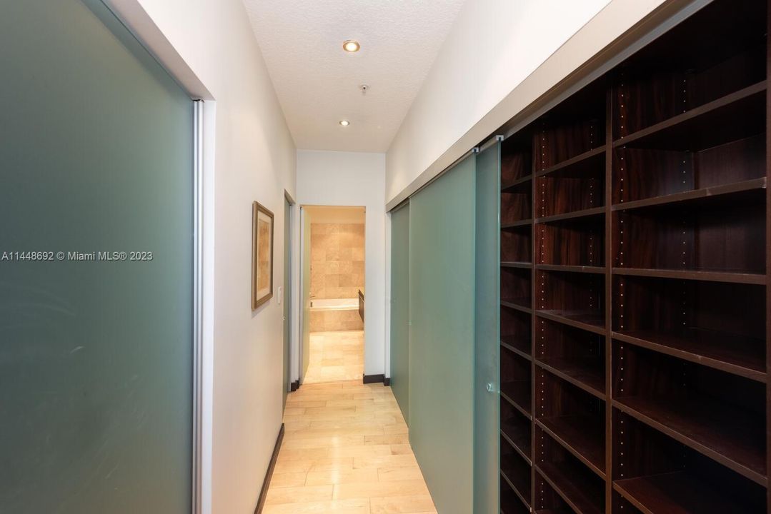 最近售出: $1,500,000 (2 贝兹, 2 浴室, 1775 平方英尺)