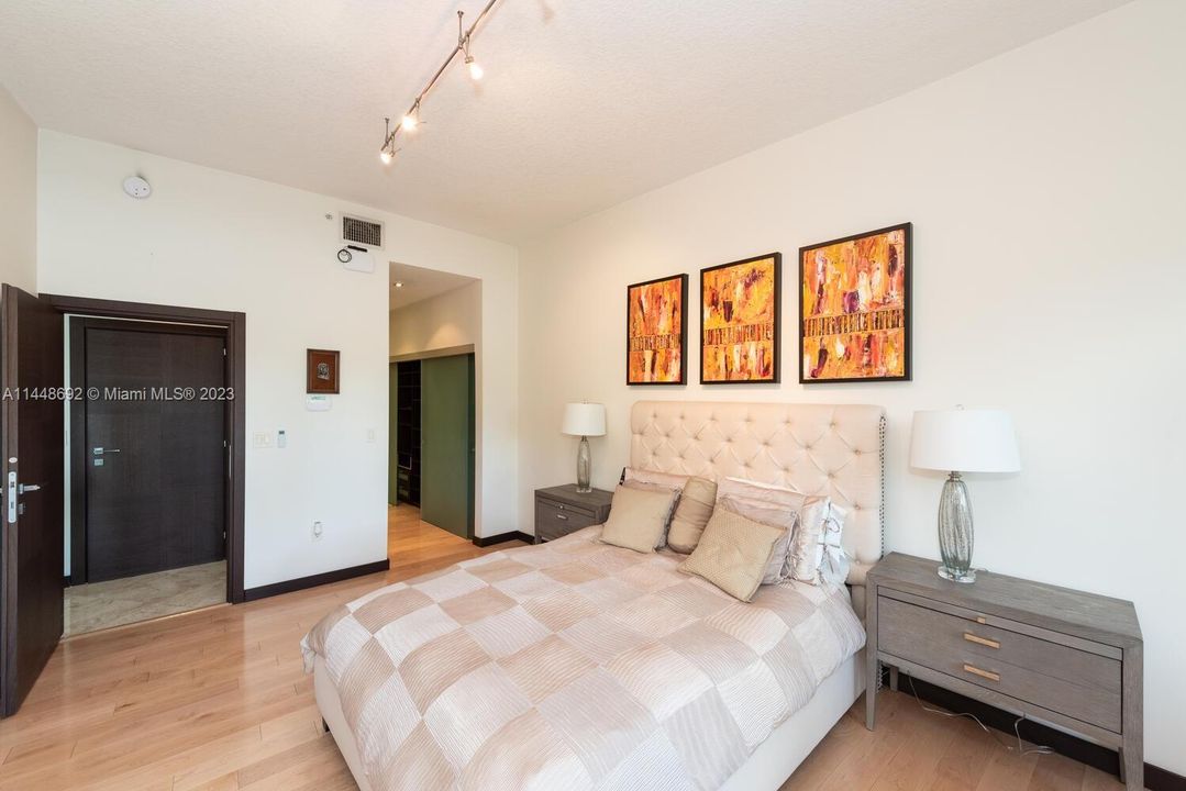 最近售出: $1,500,000 (2 贝兹, 2 浴室, 1775 平方英尺)