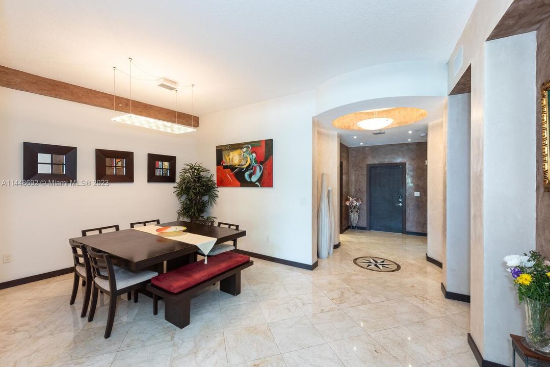 最近售出: $1,500,000 (2 贝兹, 2 浴室, 1775 平方英尺)