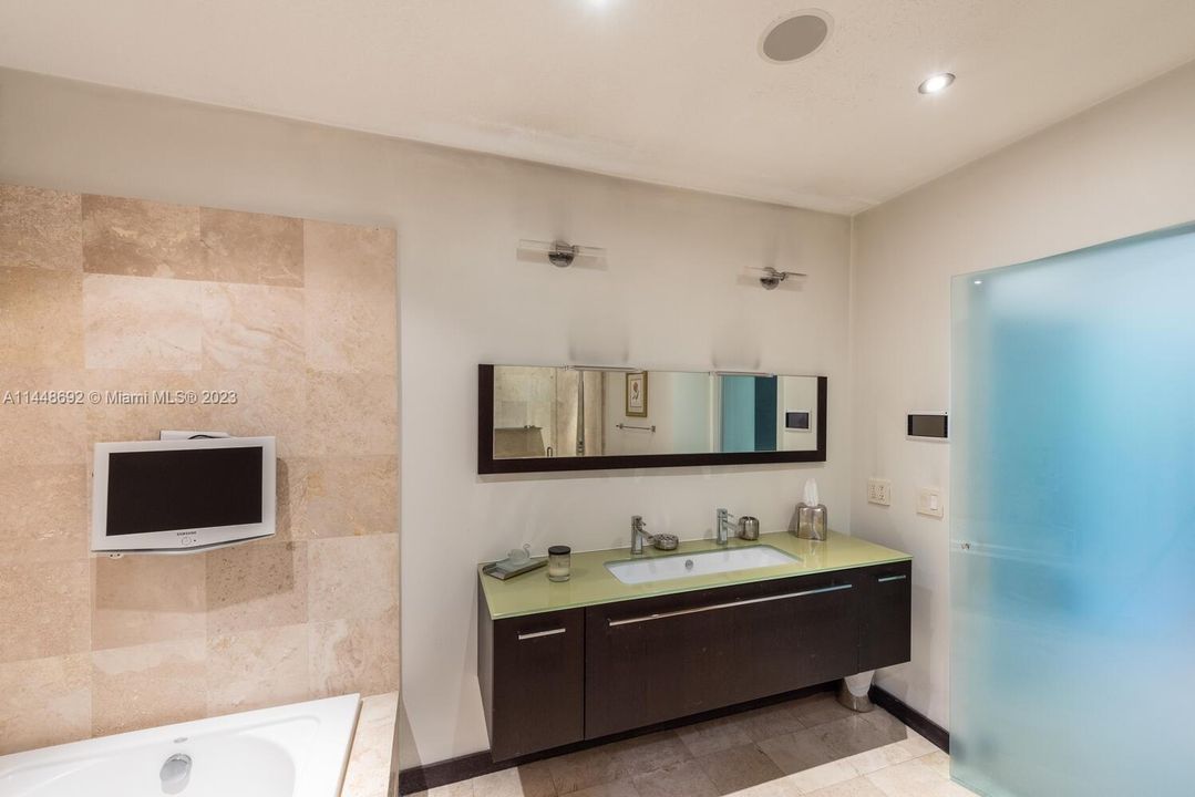 最近售出: $1,500,000 (2 贝兹, 2 浴室, 1775 平方英尺)