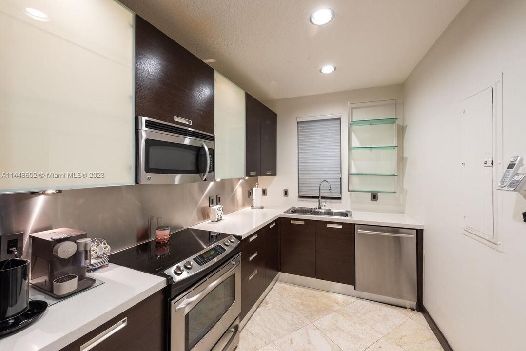 最近售出: $1,500,000 (2 贝兹, 2 浴室, 1775 平方英尺)