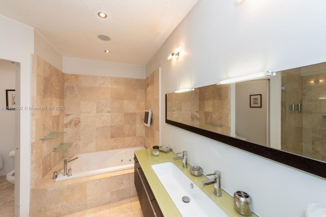 最近售出: $1,500,000 (2 贝兹, 2 浴室, 1775 平方英尺)